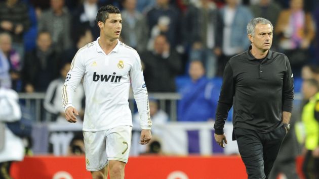 Cristiano Ronaldo y Mourinho durante semifinales de la Champions League. (AFP)