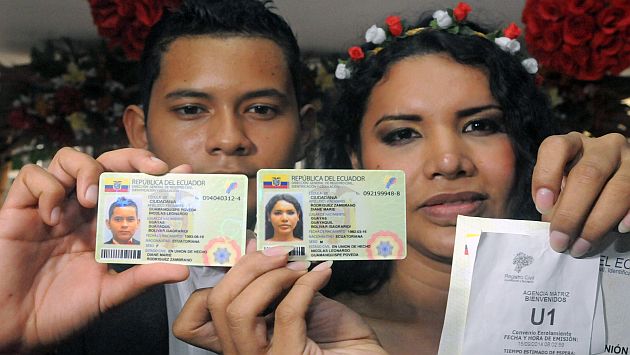 La transexual Diane Rodríguez y su pareja Nicolás Guamanquispe inscribieron su unión de hecho en Guayaquil. (AFP)