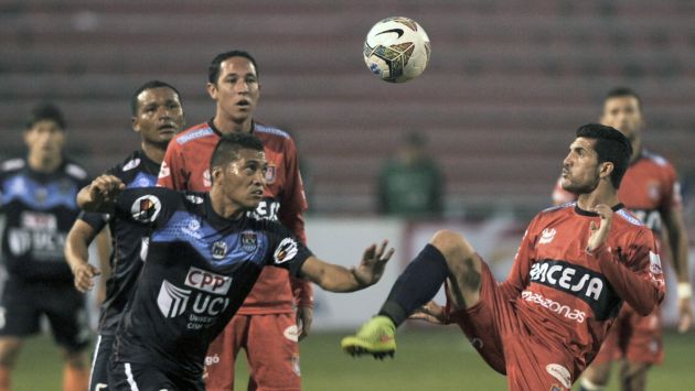 César Vallejo sacó un empate 2-2 en su visita al Universitario de Bolivia. (AFP)