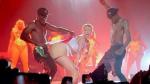 Miley Cyrus causa polémica en México por usar bandera en baile. (FreddyLandia en YouTube)
