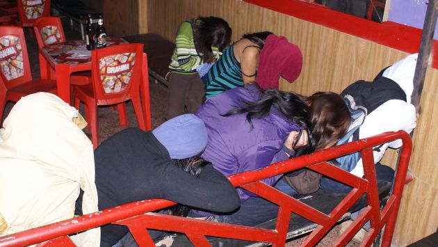 Cae banda de ecuatorianos y peruanos que prostituía a 46 mujeres en Lurín. (Perú21)