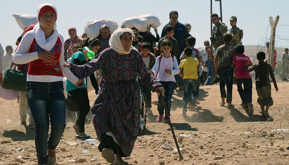 Ya son más de 60,000 los kurdos procedentes de Siria que entraron a Turquía en las últimas horas. (AP)