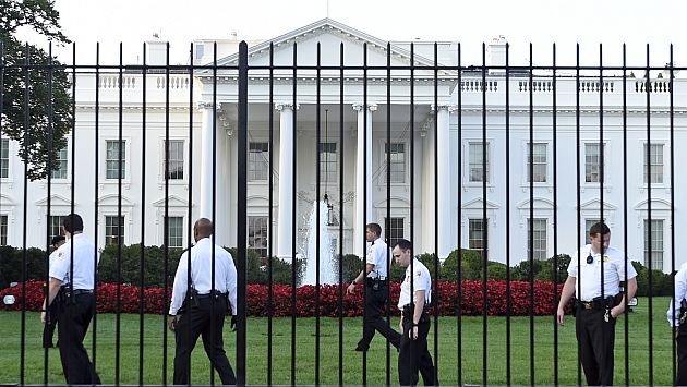 Veterano de guerra entró a la Casa Blanca portando un cuchillo. (AP)