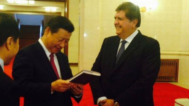 Alan García le regaló su libro Confucio y la Globalización al presidente de China, Xi Jinping. (Difusión)