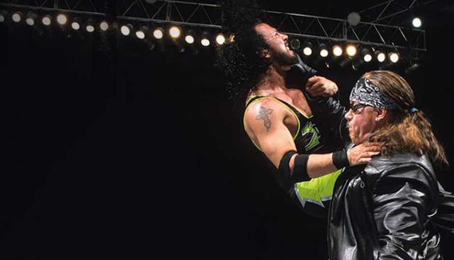 1) The Rock Vs. Triple H (2000). The Undertaker ayudó involuntariamente a Triple H en Judgment Day 2000. (Fuente: wwe.com)