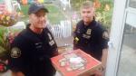Policías de Portland entregaron pizza. (Steve Huckins/KOIN)