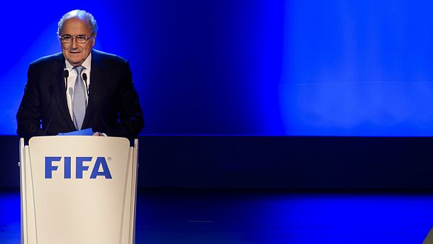 De ganar, Joseph Blatter se iría por su quinta gestión. (AFP)