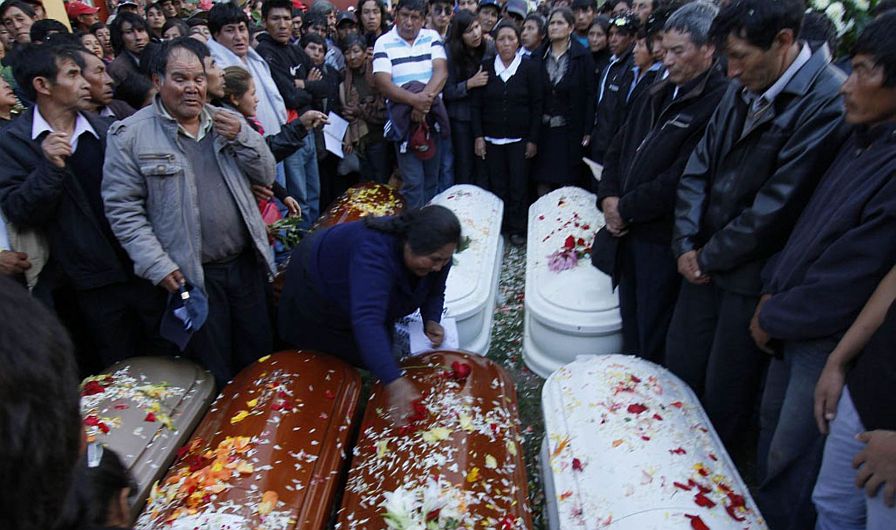 Cusco: Pobladores de Misca enterraron a los muertos tras sismo de 5.1 grados. (Percy Hurtado/Andina)