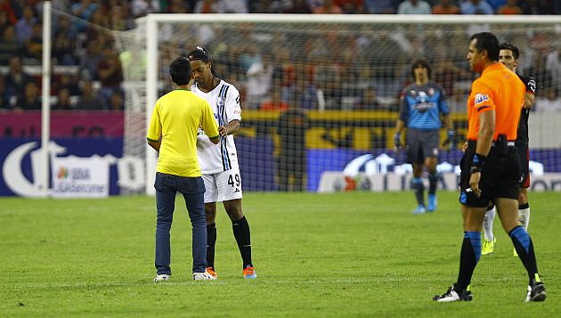 Dinho marcó su segundo gol con su nuevo equipo. (AFP)