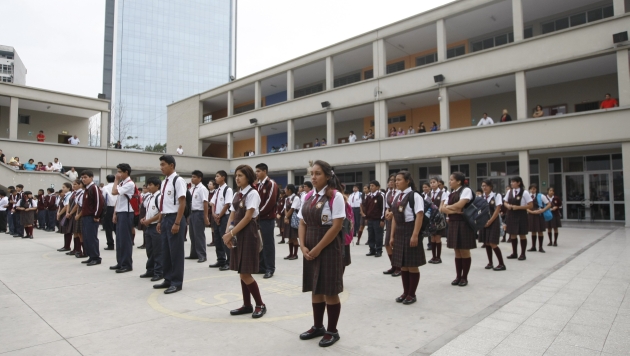 Ministerio de Educación amplía horario de estudios en l,000 colegios. (Mario Zapata)
