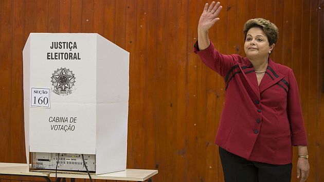 Dilma Rousseff sufragó en la ciudad de Porto Alegre. (AP)