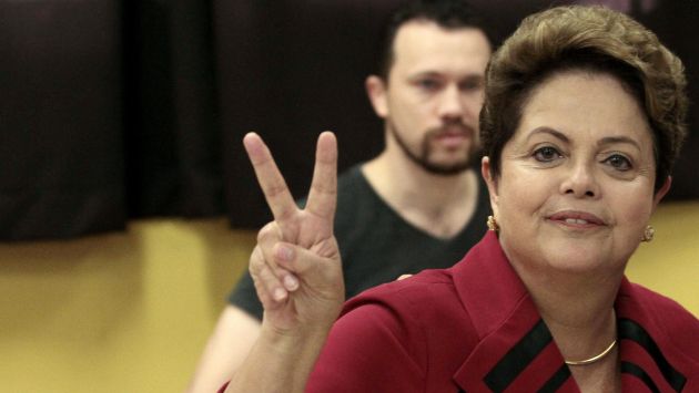 Dilma Rousseff se enfrentará a Neves en balotaje. (EFE)