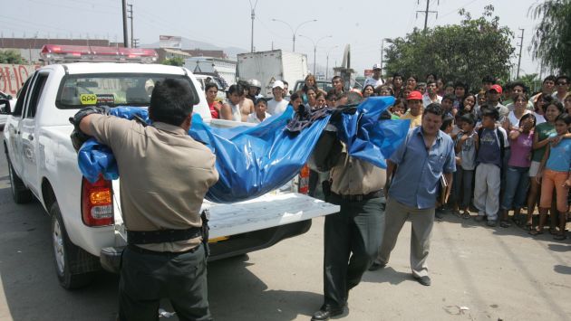 Mujer murió atropellada al intentar cruzar la Panamericana Norte, en Comas. (Perú21)
