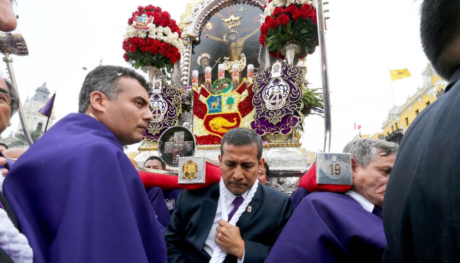 Ollanta Humala cargó el anda del Señor de los Milagros. (Difusión)