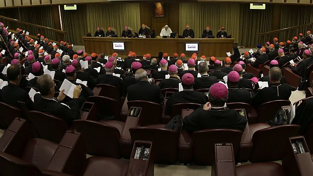 Vaticano: Sínodo acabó sin acuerdo sobre divorciados y homosexuales. (AP)