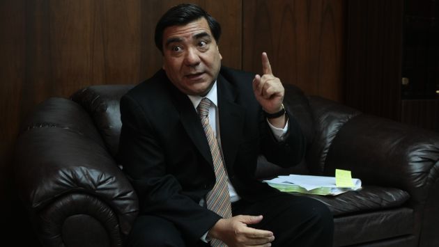 Víctor García Toma cuestiona que Congreso debata norma que permite leer e-mails de empleados. (Perú21)