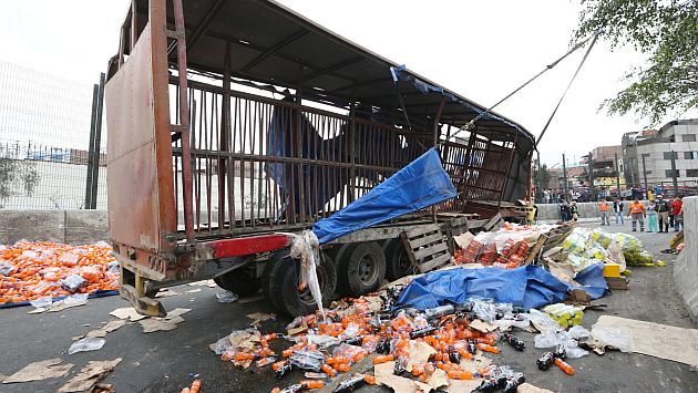 Choque entre camioneta y camión de gaseosas dejó ocho heridos en Barranca. (USI)
