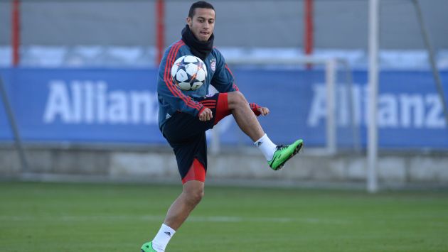 Thiago Alcántara será operado en Barcelona por lesión en rodilla. (AFP)