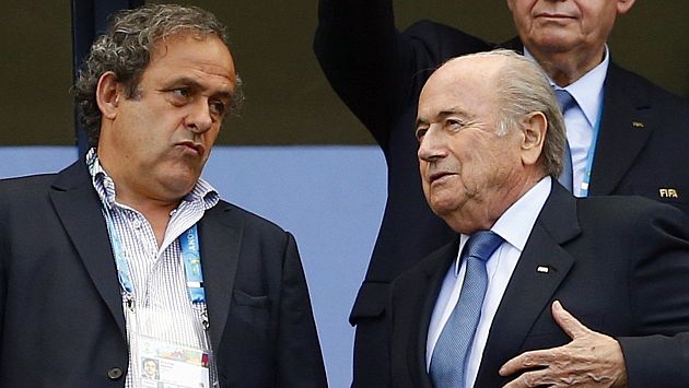 Michel Platini no respalda una quinta candidatura de Joseph Blatter a la FIFA. (Reuters)
