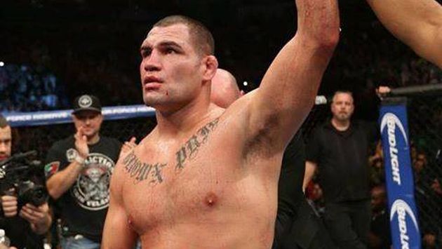 UFC 180: Caín Velásquez quedó fuera por lesión. (Facebook Caín Velásquez) 