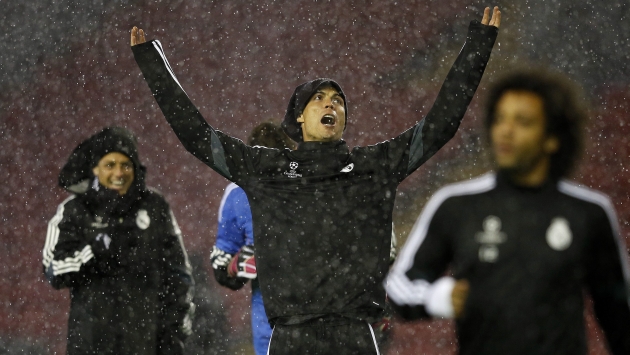 Cristiano Ronaldo durante entrenamiento bajo la lluvia en Anfield. (Reuters)