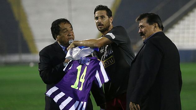Claudio Pizarro fue homenajeado por Alianza Lima recientemente. (USI)