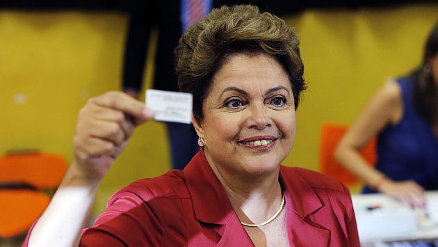 Dilma Rousseff se impone a Aecio Neves en la segunda vuelta en Brasil. (Reuters)