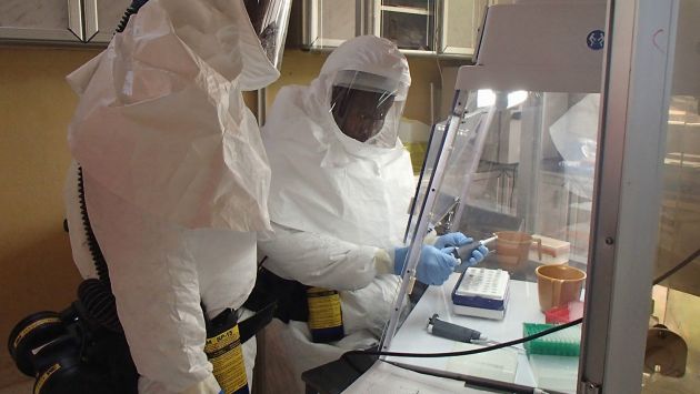 La genética puede influir en mortalidad del ébola. (AP)