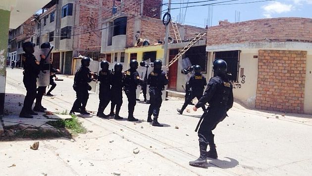 Relevaron a 11 jefes policiales por violento desalojo en Cajamarca. (USI)