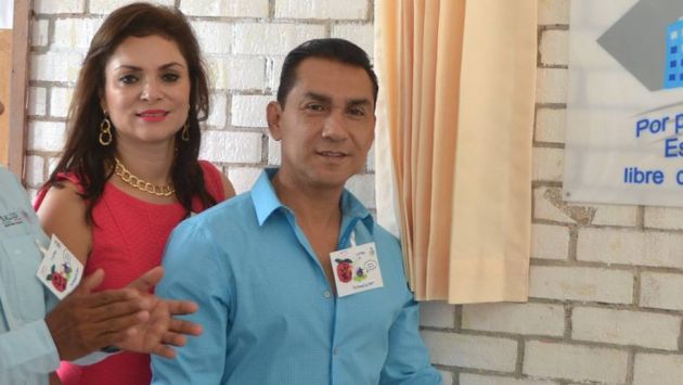 María de los Ángeles Pineda y su esposo, José Luis Abarca. (Facebook del Ayuntamiento de Iguala)