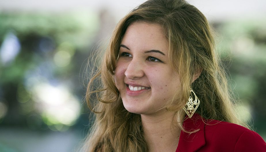 Saira Blair, con solo 17 años, venció al delegado Larry Kump en las primarias republicanas. (AP)