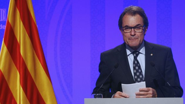 Líder de Cataluña, Artur Mas, quiere seguir adelante con consulta simbólica. (AFP)