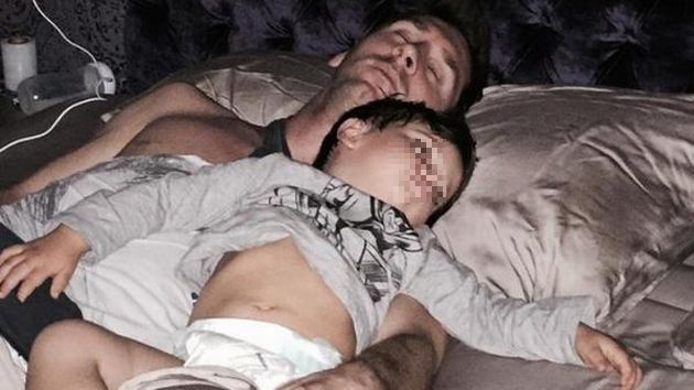Tierno. “Nada más lindo que dormir con vos”, escribió Messi. (Instagram Lionel Messi)