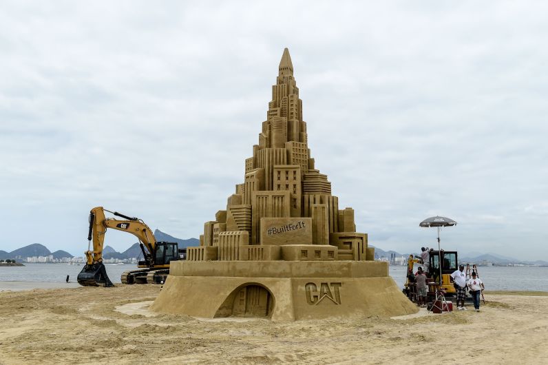 Brasil busca Récord Guinness con castillo de arena de 12 metros. (AFP)