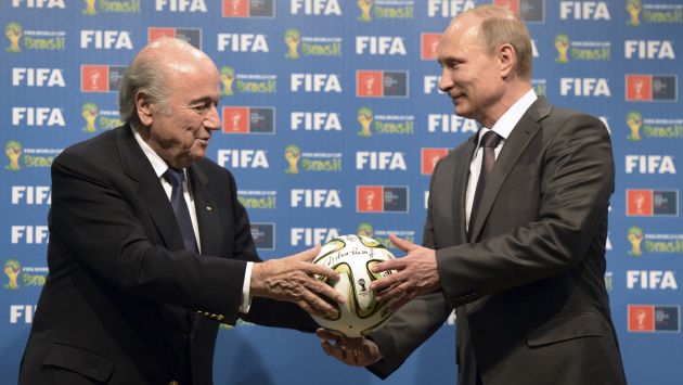El presidente de la FIFA, Joseph Blatter, y el presidente ruso Vladimir Putin en Brasil 2014. (Reuters)
