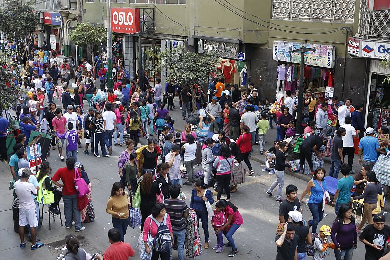 Comerciantes informales advirtieron que no se irán de las calles. (Nancy Dueñas)