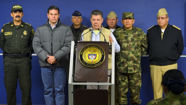 Colombia: Juan Manuel Santos suspende diálogo de paz con las FARC. (AFP)
