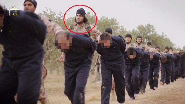 Brutal video muestra decapitación de soldados sirios y allí estaría Nasser Muthana. (Daily Mail)