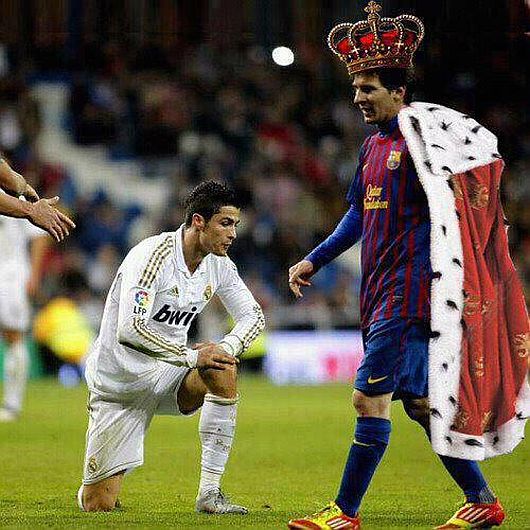 Lionel Messi tiene a Cristiano Ronaldo de a hijo. (Solo Fútbol memes)