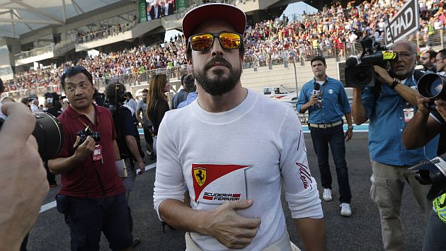 Rey Juan Carlos de España reveló que Fernando Alonso se va a McLaren. (AP)