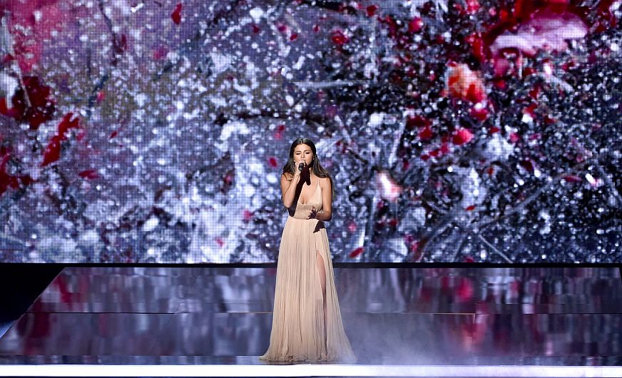 Selena Gómez deslumbró con su actuación en los American Music Awards. (AFP)