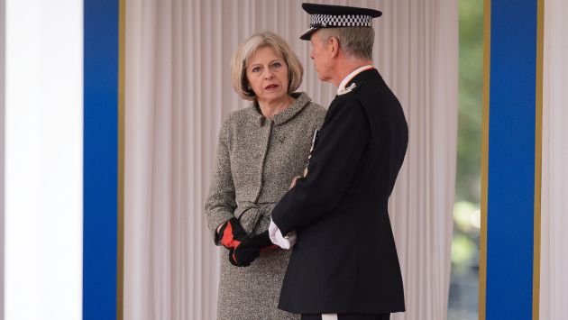 Reino Unido: Ministra Theresa May también aclara que no regresarán al país acusados de terrorismo. (AFP)
