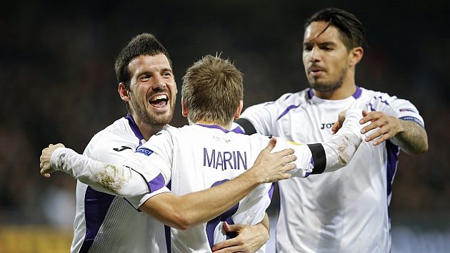 Fiorentina venció 2-1 al Guingamp con Juan Vargas en cancha. (Reuters)