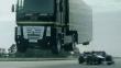 YouTube: Vehículo de Fórmula 1 pasó por debajo de camión de 18 ejes