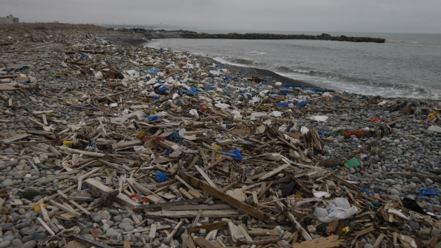 Contaminación en las playas es consecuencia del arrojo de desmonte de construcción. (USI)