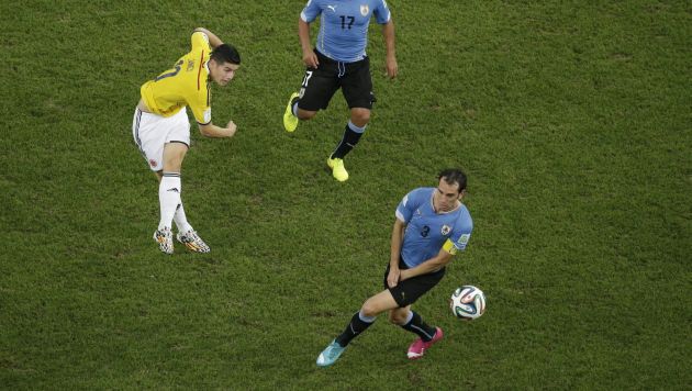 Gol de James Rodríguez contra Uruguay es finalista. (AFP)