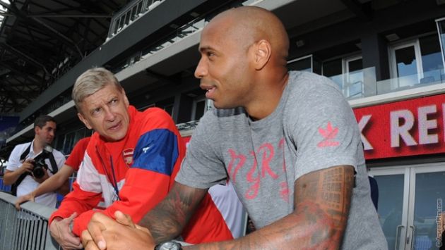 Thierry Henry tuvo sus mayores logros deportivos con el Arsenal, al mando de Wenger. (Arsenal)