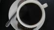¿El color de la taza influye en el sabor del café?