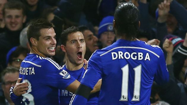 Chelsea goleó 3-0 al Tottenham y sigue líder de la Premier League. (Reuters)