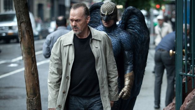 Michael Keaton interpreta a Riggan Thomson, un actor que interpretó a un superhéroe cuando era famoso. (AP)